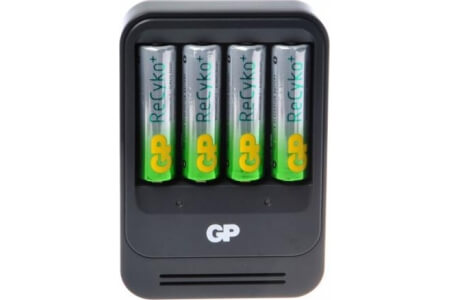 GP BATTERIES NiMH Battery Charger with 4 x AA 'ReCyko+' Batteries